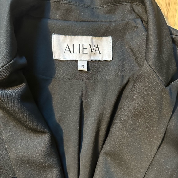 Alieva Blazer - Picture 3 of 3